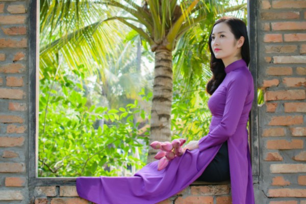 Gu post sighed deeply and held her in her arms in the previous step. How long do you want me to wait for you, Liuzhuang Lotus? I have waited long enough.